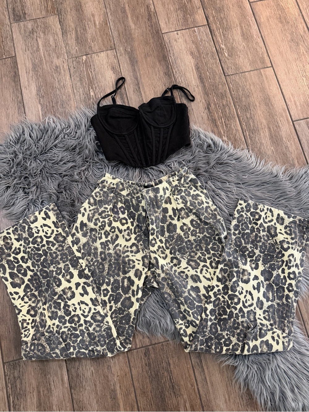 Fashion Nova Black & Cream Leopard Wide Leg Cargo Pants and top - Picture 3 of 8
